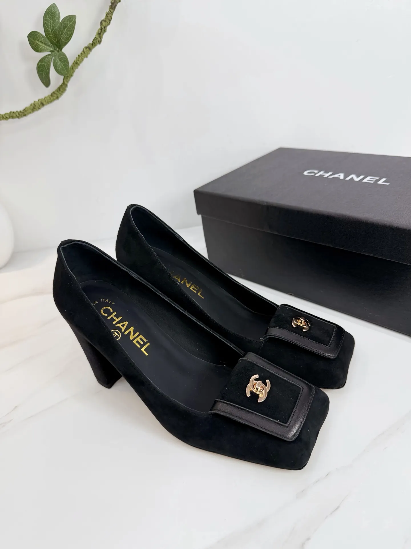 👟👟Ex-factory price 560👟👟 CHANEL 2026 Autumn Martin Boots Single Shoes Sandals Slippers Latest ❤ European Purchasing Agency & Fragrant Grandma’s New Fashion Latest Page 🔛 Small fragrant Martin boots that exude lasting charm ~ The original development supports any comparison in the market 🆚 The so-called smooth and natural lines can restore the original appearance. Many stars have recommended it One of the must-have items in spring. Super comfortable on the feet, really fragrant series... 💝💝💝 1⃣️Fabric: Imported Yangjing 2⃣️Inner: Imported sheepskin 3⃣️Outsole: Imported Italian original original color genuine leather outsole Heel height 8.0 4⃣️Code number: 35 to 39 (customized at 40.41)